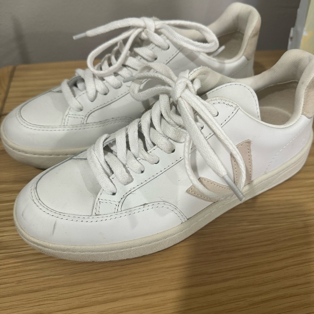 Veja Women's White and Cream Sneakers sz 7 EU 38